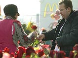 8 Марта приходится на понедельник, поэтому россиян ожидают три выходных - 6 и 7 марта - суббота и воскресенье, и далее сам праздничный день 8 Марта приходится на понедельник, поэтому россиян ожидают три выходных - 6 и 7 марта - суббота и воскресенье, и далее сам праздничный день