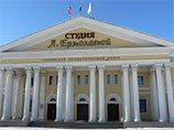 В Омске на пути следования кортежа Медведева срочно убрали афишу "Ждем тебя, веселый гном!" В Омске на пути следования кортежа Медведева срочно убрали афишу "Ждем тебя, веселый гном!"