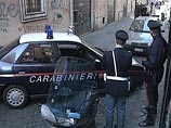 Он отмечает, что семья находится в стране "в положении изгоев, кроме того, итальянская полиция организовала вокруг них "настоящую слежку" Он отмечает, что семья находится в стране "в положении изгоев, кроме того, итальянская полиция организовала вокруг них "настоящую слежку"