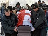 Десятки тысяч человек проводили сегодня в последний путь 21-летнего грузинского саночника Нодара Кумариташвили, погибшего 12 февраля во время тренировочного заезда в олимпийском Уистлере