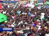 Около 10 тысяч граждан Нигера провели в столице страны Ниамее демонстрацию в поддержку военных, которые в четверг в ходе переворота свергли президента страны Мамаду Танджу