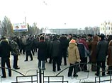 Более 100 военных пенсионеров Казани приняли в воскресенье участие в пикете и сборе подписей под обращением к руководству страны