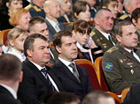 В своем выступлении на торжественном вечере Медведев напомнил, что в этом году будет отмечаться 65-летие Великой Победы
