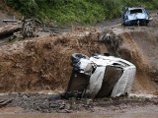 До 48 возросло число погибших на португальском архипелаге Мадейра, где в субботу в результате проливных дождей и ураганного ветра возникли наводнения и оползни До 48 возросло число погибших на португальском архипелаге Мадейра, где в субботу в результате проливных дождей и ураганного ветра возникли наводнения и оползни