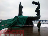 В Киеве частично обвалился памятник основателям города - Кию, Щеку, Хориву и Лыбидь, расположенный на набережной