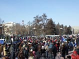 Скандал в Иркутске: 23 февраля с подачи единороссов горожане обстреляли краской изображение советского солдата