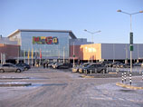 В петербургском комплексе "МЕГА" обрушилась крыша. Пострадавших нет, но магазин закрыли