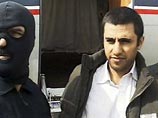 Ранее в СМИ сообщалось, что на борту самолета были задержаны  лидер суннитской группировки  Абдулмалик Риги (на фото) и один из его соратников