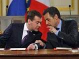 Президент России Дмитирий Медведев, который находится с визитом во Франции, переговорил в Елисейском дворце со своим коллегой Николя Саркози
