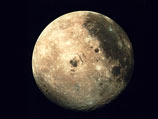 Крупные запасы льда обнаружены в районе северного полюса Луны с помощью индийского исследовательского космического аппарата "Чандраян-1"