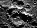 Он зафиксировал присутствие льда в более 40 небольших лунных кратерах от 2 до 15 км в диаметре