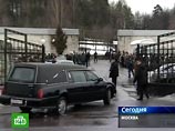 Проводить актера в последний путь и поддержать его родственников пришли более тысячи человек Проводить актера в последний путь и поддержать его родственников пришли более тысячи человек