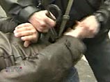 - Дежурный грозился расстрелять своих коллег, - рассказал изданию источник в правоохранительных органах. - Оперативникам пришлось приложить немало усилий, чтобы обезоружить коллегу - Дежурный грозился расстрелять своих коллег, - рассказал изданию источник в правоохранительных органах. - Оперативникам пришлось приложить немало усилий, чтобы обезоружить коллегу