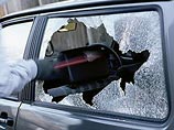 Преступники разбили стекло автомобиля и похитили портфель с документами