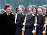Виктор Янукович начал свой первый визит в Москву в качестве президента Украины