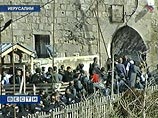 Очередные беспорядки на Храмовой горе в Иерусалиме, пострадали полицейские и напавшие на них арабы 