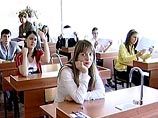 Медведев, посещая школу в Сочи, высказался за совершенствование ЕГЭ