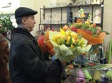 Популярность 8 марта значительно выше, чем Дня защитника Отечества, с которым принято поздравлять всех российских мужчин