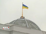 Парламент Украины во вторник принял закон, позволяющий формировать коалицию в Верховной Раде с участием внефракционных депутатов. За соответствующее решение проголосовали 235 депутатов при необходимом минимуме в 226 голосов