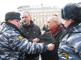 "Меня и Константина Косякина задержали, заявив, что мы проводим несанкционированный пикет. Доставили в ОВД "Красносельское", - сказал Удальцов агентству по телефону