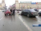 Лобовое столкновение автомобилей Citroen и Mercedes-Benz произошло утром 25 февраля на Ленинском проспекте в районе площади Гагарина в Москве. В результате погибла 35-летняя Ольга Александрина, которая управляла автомобилем Citroen С3