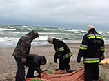 Близ Сахалина перевернулась лодка спасателей, снимавших рыбаков со льдины