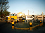 Китайская нефтяная корпорация China Offshore Oil Corp (CNOOC) согласовала сделку по приобретению 50% акций второй по размеру нефтедобывающей корпорации Аргентины - "Bridas Energy Holding Ltd.Corp