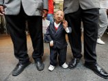 Самый миниатюрный в мире человек по версии Книги рекордов Гиннесса, китаец Хи Пингпинг скоропостижно скончался на 22-м году жизни в Италии, куда он приехал для участия в съемках популярной телепередачи