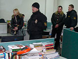 Белорусская милиция провела серию обысков у оппозиционеров и снова разогнала акцию в поддержку политзаключенных