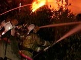 В "Речнике" сгорел дом с газовыми баллонами, жертв нет В "Речнике" сгорел дом с газовыми баллонами, жертв нет
