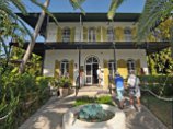 Дом знаменитого американского писателя Эрнеста Хемингуэя, расположенный на острове Ки-Уэст в штате Флорида, приобрел статус памятника литературного наследия