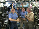 В 14:25 по московскому времени "Союз ТМА-16" доставил экипаж МКС 21/22, Максима Сураева и астронавта NASA Джеффри Уильямса, в заданный район