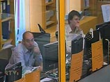 Российские биржи скатились в пятницу, итог недели - слабый "плюс" Российские биржи скатились в пятницу, итог недели - слабый "плюс"