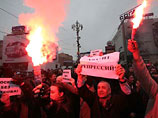 В Москве акцию протеста на Чистых прудах поддержали около 300 человек. Власти не дали разрешения на проведение митинга на Пушкинской площади, однако организаторы решили, что все равно соберутся там