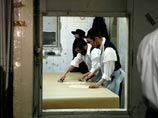 В Иерусалиме испекли самую большую в мире мацу по самым строгим правилам религиозной чистоты В Иерусалиме испекли самую большую в мире мацу по самым строгим правилам религиозной чистоты