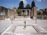 Италия встревожена: в древнеримских Помпеях через 2 тысячи лет вновь завелись проститутки