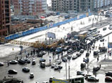 В Красноярске в результате падения строительного крана на проезжую часть в пятницу один человек погиб и еще пять получили травмы различной степени тяжести. Погибшим оказался мужчина, управлявший краном