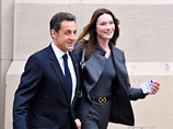 43-летняя певица и модель рассказала о том, что уже свыклась со своей ролью первой леди, но, несмотря на то, что счастлива быть женой такого человека, как Саркози, она навсегда "останется девушкой"