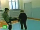 Один из участников видеоролика об избиении пожилой учительницы физкультуры в городе Шелехове Иркутской области, "все осознает" и находится в подавленном психологическом состоянии, заявила мать подростка