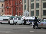 Москвичи ищут пропавших родственников у мест терактов в метро, им никто не помогает