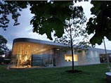 В этом году Притцкеровскую премию, которую называют аналогом Нобелевской в области архитектуры, разделили два архитектора из Японии. Лауреатами премии стали 54-летняя Кадзуо Седзима и 44-летний Рюэ Нисидзава