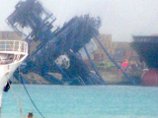 Налетевший на Багамы торнадо опрокинул портовый кран: убило трех человек