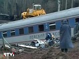 В результате взрыва заложенной бомбы на 285-м километре Октябрьской железной дороги погибли 27 человек, еще 90 получили ранения
