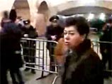 Один из пользователей интернета 31 марта опубликовал в сети снимки, которые, возможно, помогут милиции установить личности смертниц, устроивших 29 марта страшные теракты в столичном метро