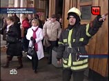 После взрывов, прогремевших в московской подземке 29 марта, спасателям и милиционерам было трудно попадать в метро из-за турникетов