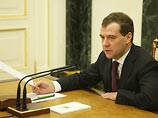 В середине февраля Медведев поручил своей администрации устранить противоречия в законодательстве, которые препятствуют исполнению указа об обеспечении ветеранов Великой Отечественной войны жильем