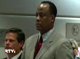 Прокуратура Лос-Анджелеса 8 февраля предъявила Мюррею обвинение в непредумышленном убийстве Джексона. Врач не признал себя виновным и был освобожден под залог в размере 75 тысяч долларов