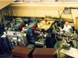 Эксперимент был начат в июле 2009 года. Для синтеза 117-го элемента мишень из 97-го элемента, берклия-249, полученного в Окриджской национальной лаборатории (США), обстреливали ионами кальция-48 на ускорителе У-400 Лаборатории ядерных реакций ОИЯИ