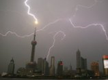 В самую высокую в Азии телебашню ударила молния