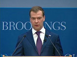 Медведев закрывает реактор-наработчик плутония. Он также выступил в Институте Брукингса
